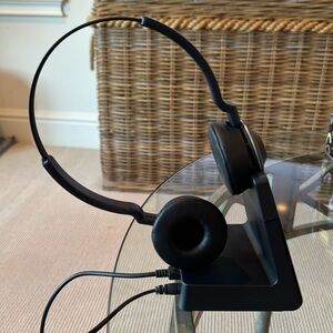 Jabra Engage 65 Wireless Headset System. Never used it. My company provided it.